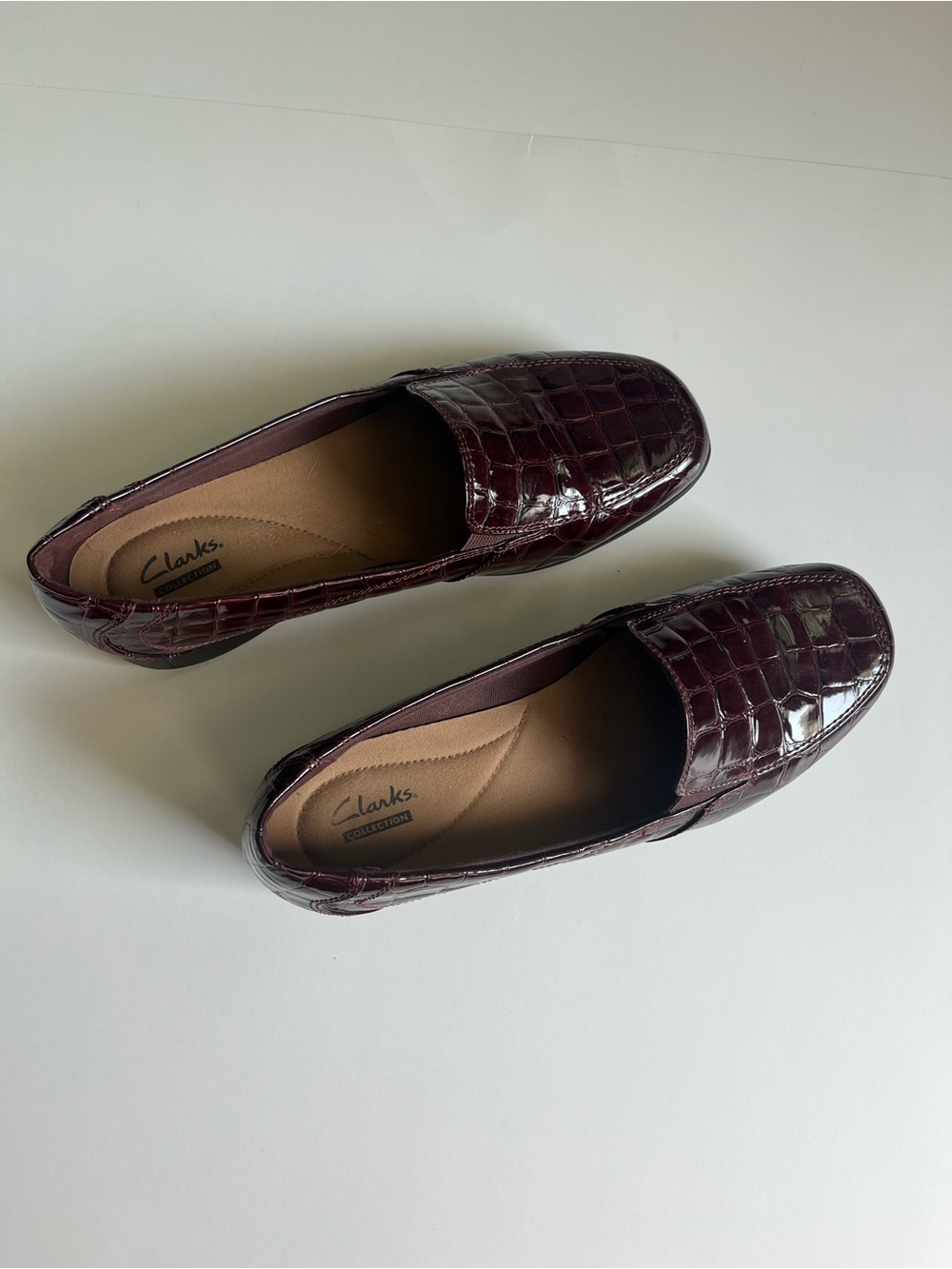 Clarks Women's Burgundy Croc-Embossed Slip-On Loafers